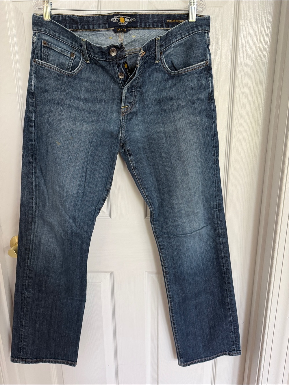 Lucky Brand Men's 221 Slim Straight Leg Jeans in Medium Blue